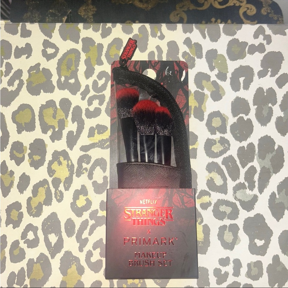 Stranger Things X Primark 3 Pc Make Up Brush Set Limited edition - Picture 10 of 11